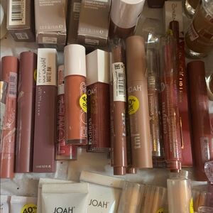 Any 2 Lipstick/ Lip Gloss
